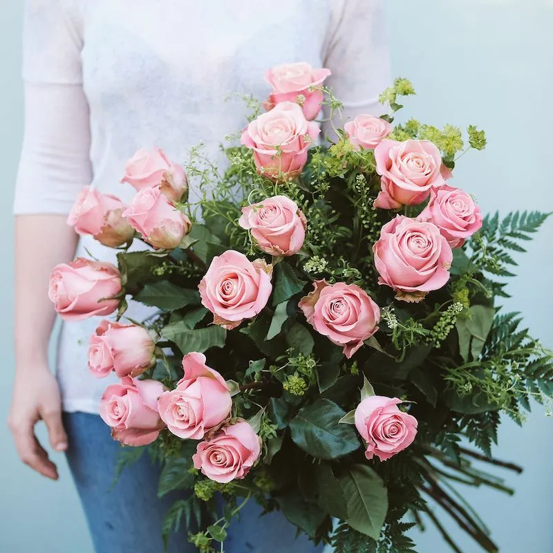 Ramo De Rosas Rosas Tallo Corto Floristeria Bourguignon