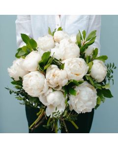 Ramo de peonias blancas