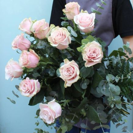 Ramo de 12 roses rosa premium