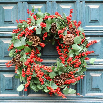 Corona de navidad con ilex