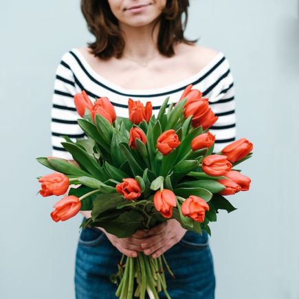 Ramo de tulipanes rojos