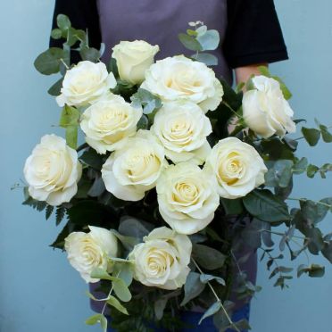 Bouquet of 12 White Roses