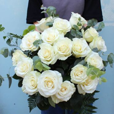 Bouquet of 18 White Roses