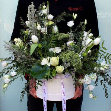 Caja de flores blanca grande