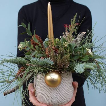 Centro de navidad bolas doradas