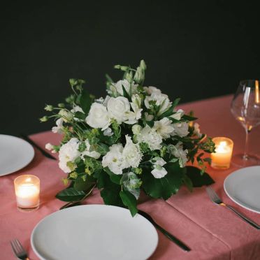 Centro de Mesa Blanco Redondo con Velas