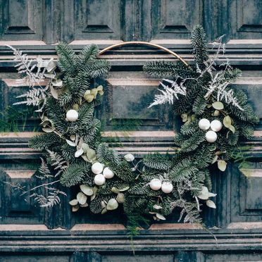 Corona de aro blanco