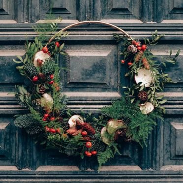 Corona de aro natural con frutas