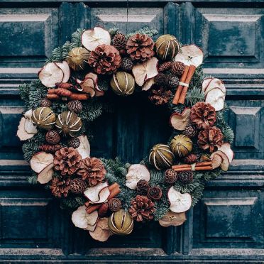 Corona de navidad de fruta seca