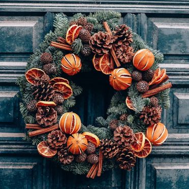 Christmas Wreath with Oranges and Cinnamon