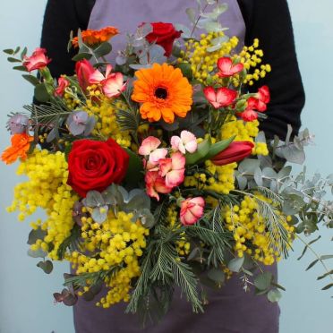 Ramo cálido con mimosa