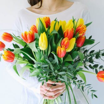 Ramo de tulipanes rojos y amarillos