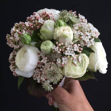 Ramo de novia redondo y blanco