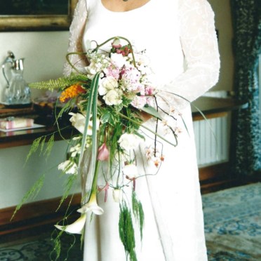 Ramo de novia colorido con caída