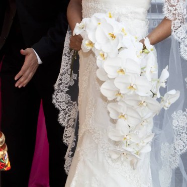 Ramo de novia con orquídeas en cascada