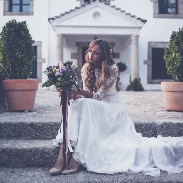 Ramo de novia pastel con lazos