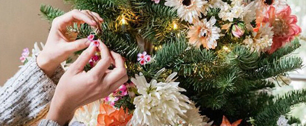 Decora tu árbol de Navidad con flores 