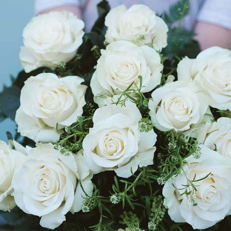 Ramo de Rosas Blancas tallo largo | Floristería Bourguignon