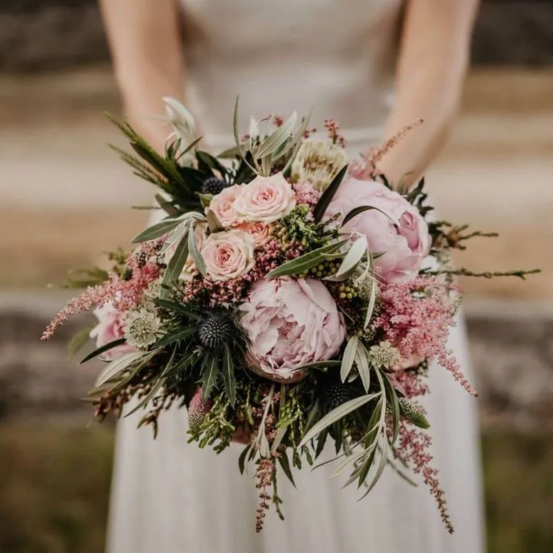 Ramo de novia peonias campestre