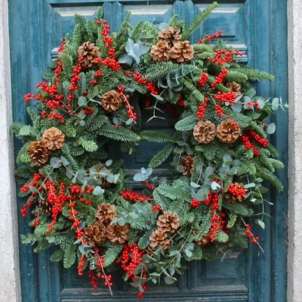 Corona premium de navidad con ilex rojo