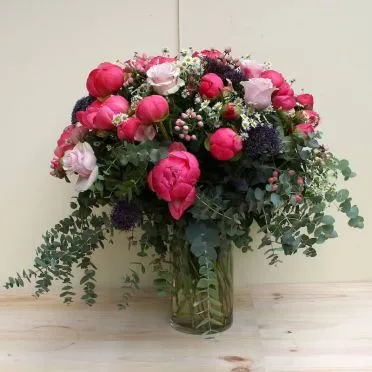 Arreglo premium de peonias coral