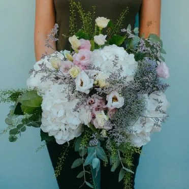 Ramo de hortensias blancas romantico