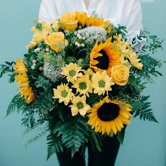 Ramo de girasoles y margaritas