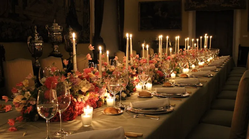 decoracion de mesa larga con velas