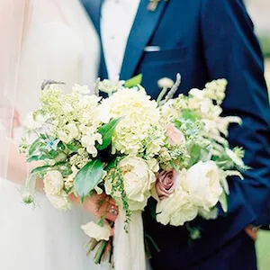 ramo de novia con hortensia paniculata y rosas