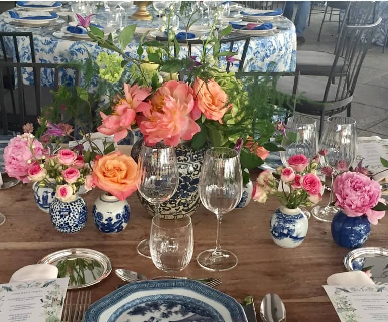 flores primaverales para centros de mesa de bodas