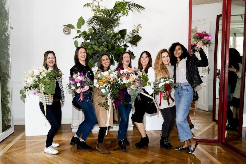 influencer con ramos de novia