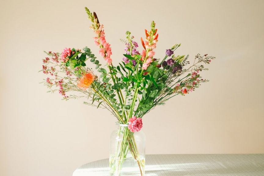 weekly blooms 8 ramo