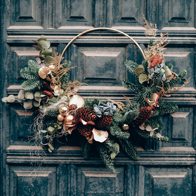 corona de navidad en aro