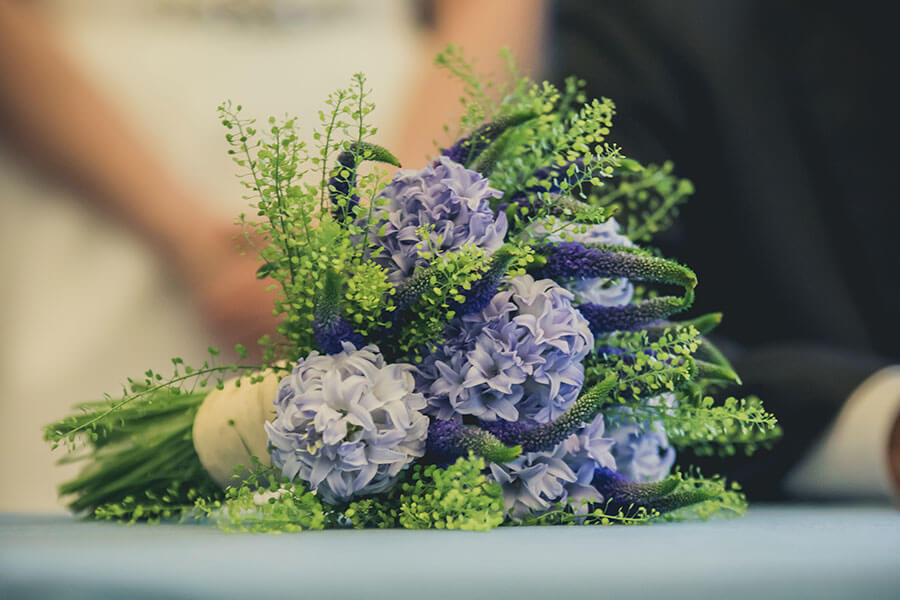 ramo de novia en colores azules y verdes