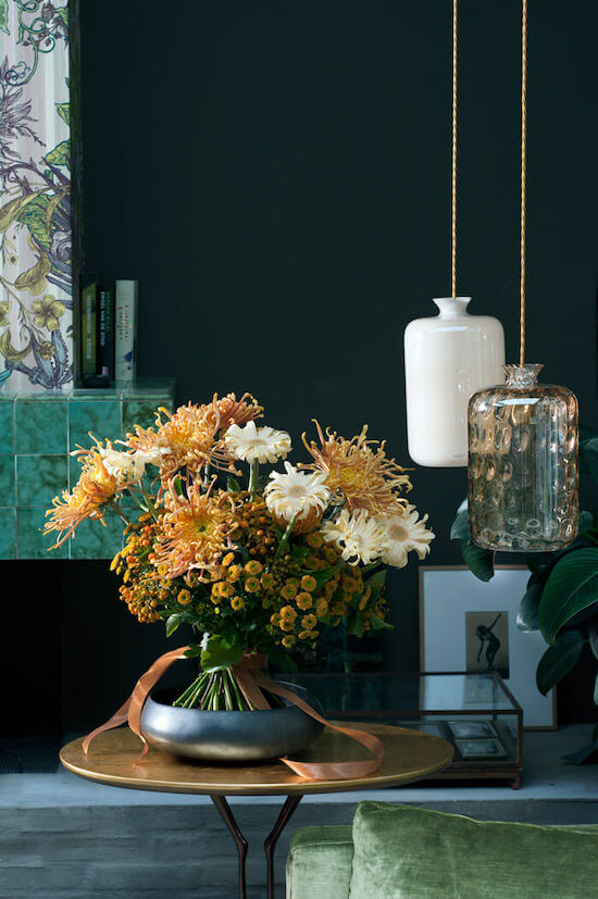 jarrones y crisantemos